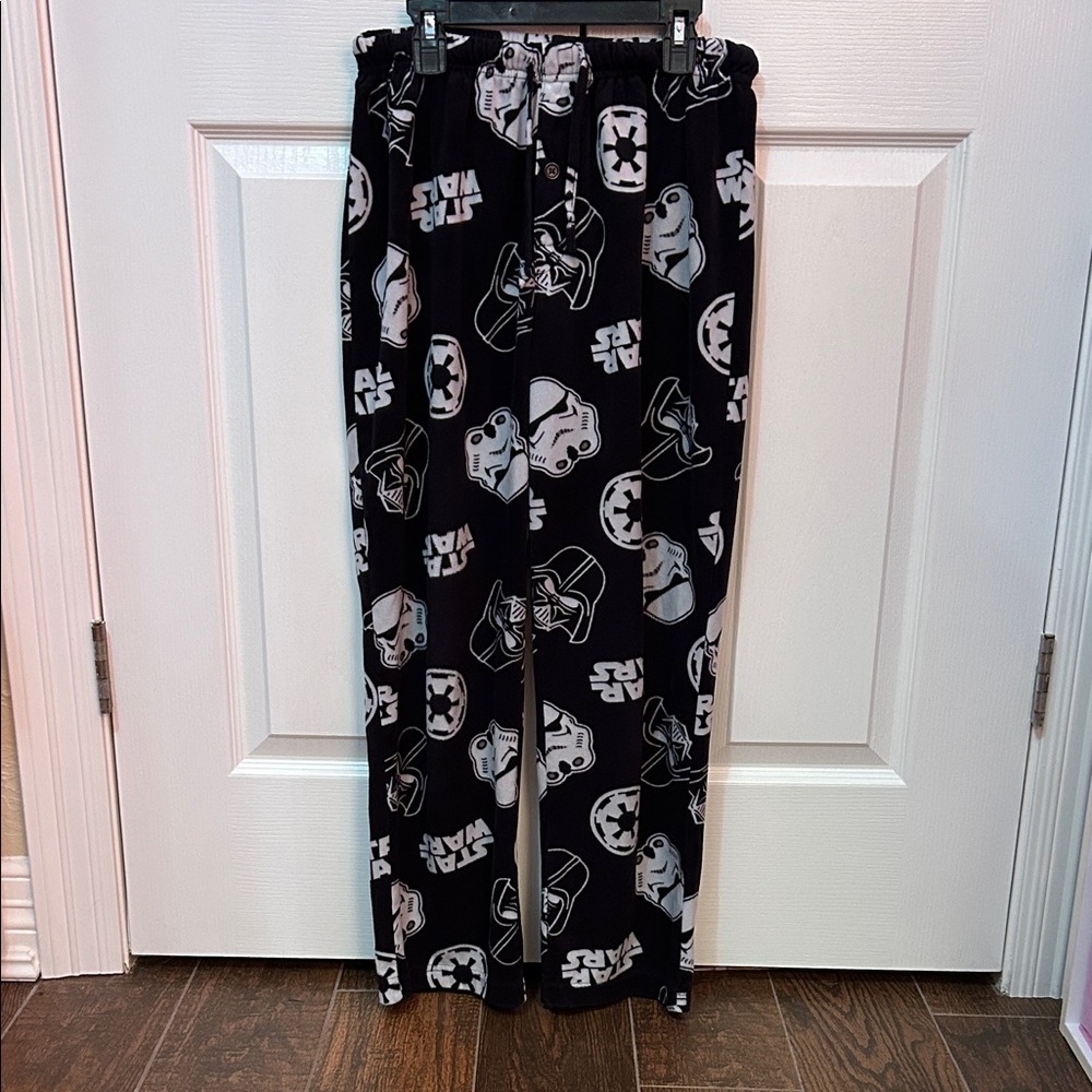 Star Wars boys fleece joggers. Not size. Looks like 8-10